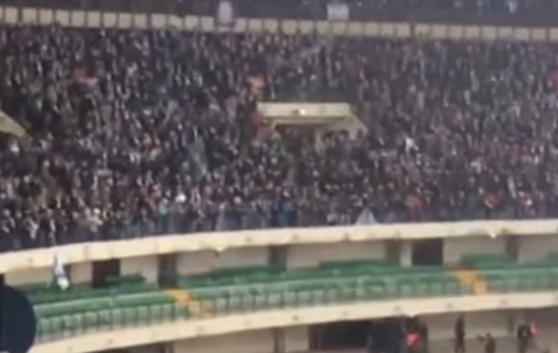 Românul Deian Boldor a fost martorul unui eveniment șocant. Un fan a căzut din înaltul tribunei! | VIDEO