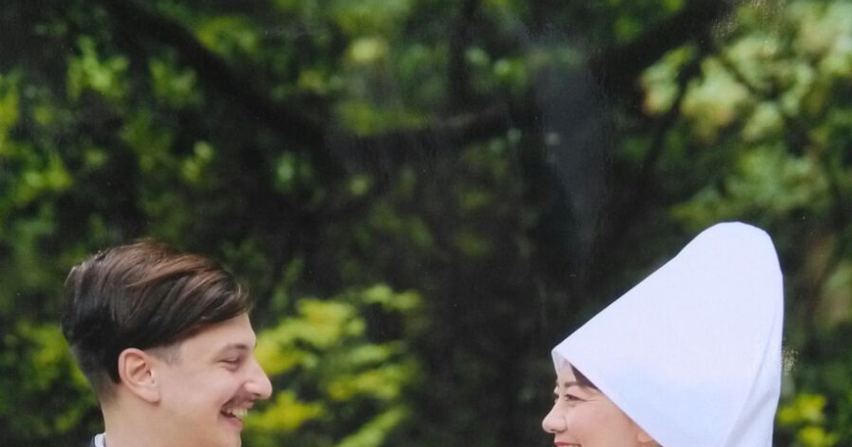 Un arhitect român care lucrează în Japonia s-a căsătorit cu o japoneză care a renunțat la religia ei și a trecut la ortodoxie.