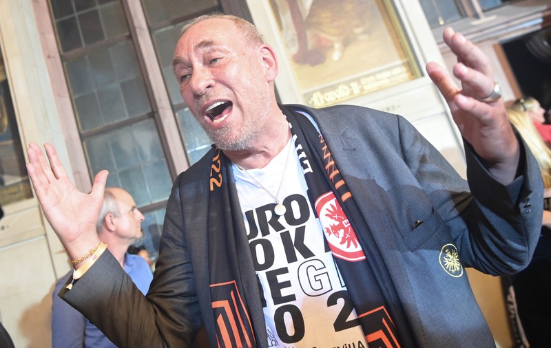 Președintele clubului Eintracht Frankfurt, anchetat pentru deținere și consum de droguri