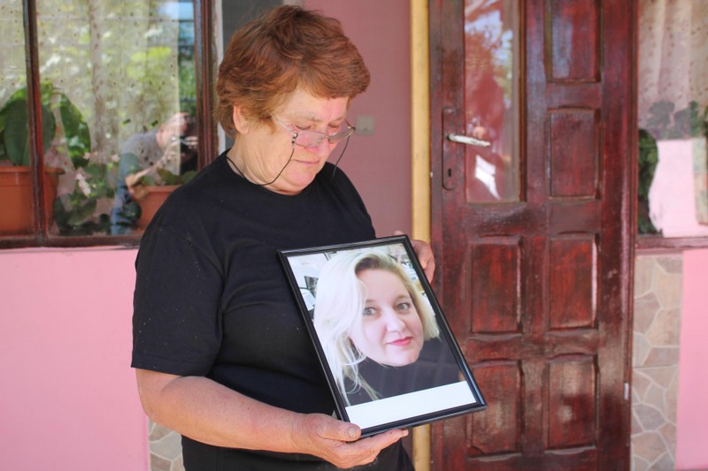 Românca ucisă în Spania nu poate fi repatriată. Ambasada nu dispune de bani pentru a ajuta familia îndoliată