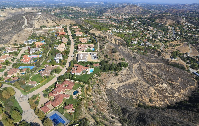 GALERIE FOTO - Cum arată vilele vedetelor care au plătit pompieri privați în timpul incendiilor din California