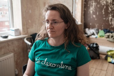 Crina lucrează de acasă și face subtitrări în limba română pentru o platformă internațională de streaming video. Tamworth, UK, august 2021