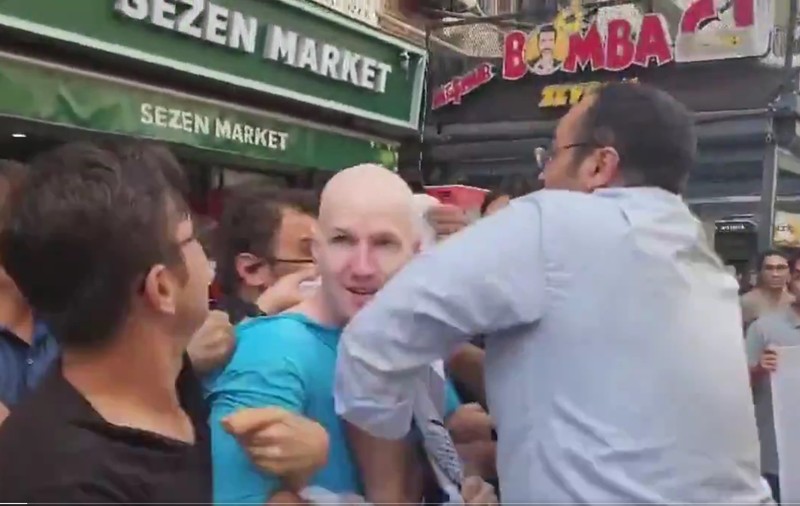 Doi soldați de pe un portavion american, atacați la Izmir. Poliția a reținut 15 persoane | VIDEO