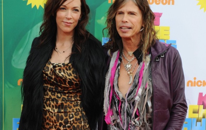 La 63 de ani, Steven Tyler, solistul trupei Aerosmith, s-a logodit