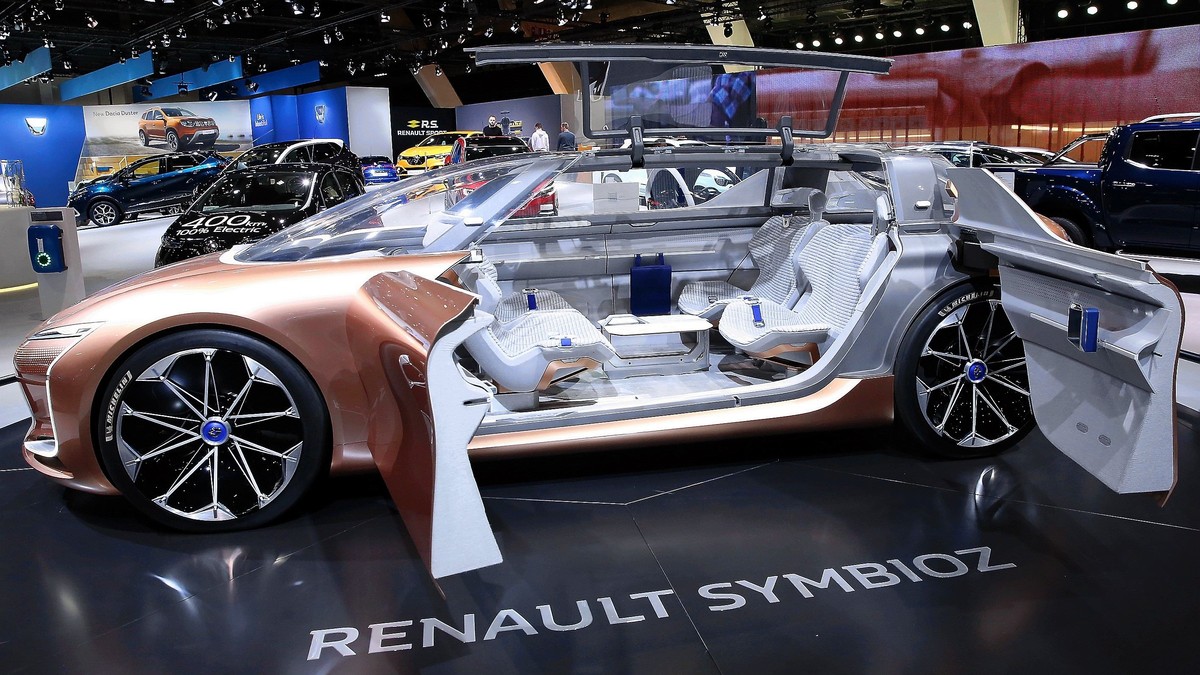 Renault și Nissan vor instala Android pe viitoarea generație de autoturisme. Mașină Renault la un salon auto