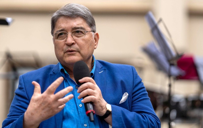Marcel Ciolacu a anunțat decizia privind demiterea lui Emil Hurezeanu de la Ministerul de Externe