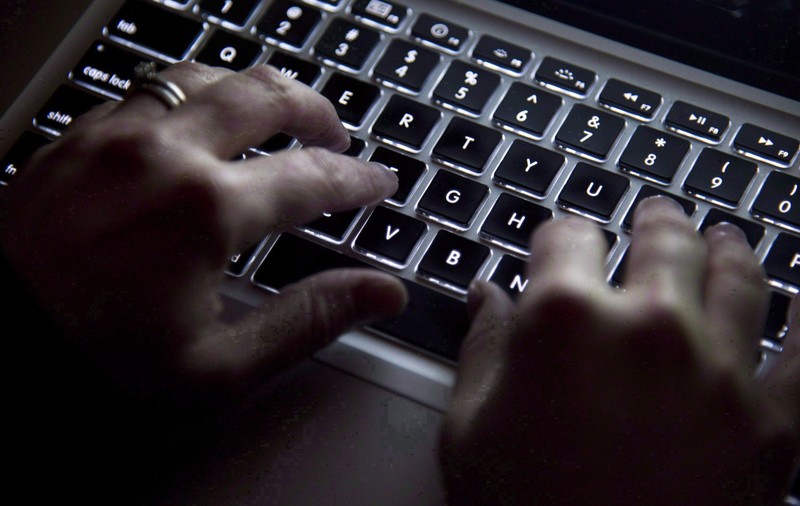 Parchetul spaniol investighează distribuirea unor imagini cu adolescente în ipostaze indecente, generate cu ajutorul inteligenței artificiale