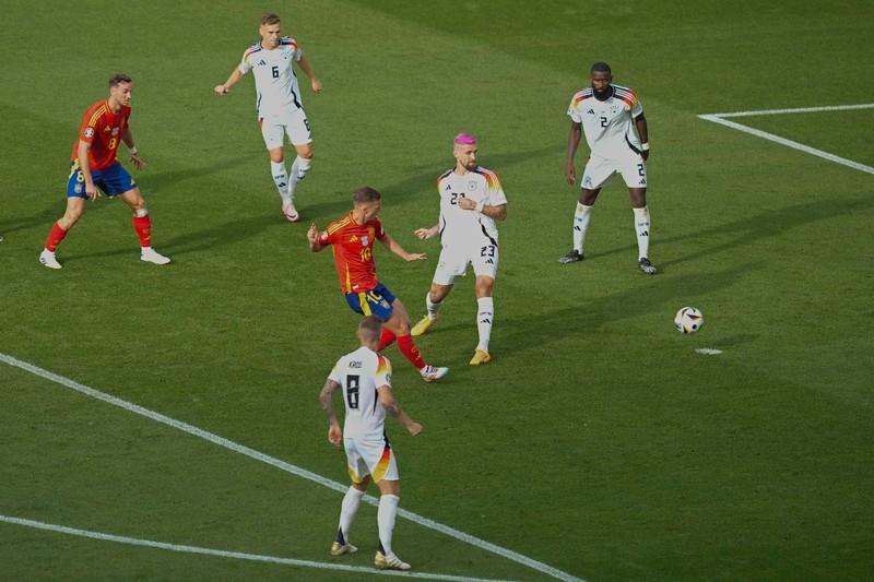 Primul gol marcat de Spania prin Olmo. Foto: Profimedia