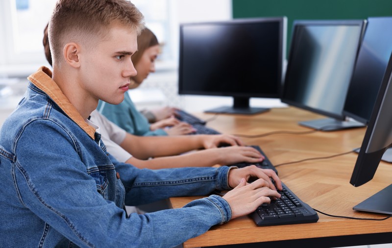 Simulare Bacalaureat 2026. Subiectele și baremul de corectare la Informatică