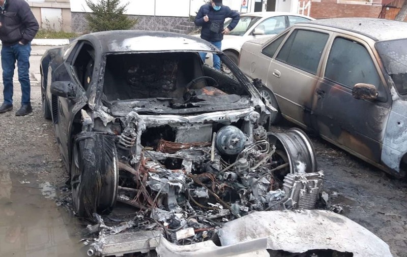 10.000 € recompensă la Sighet, de la o femeie care și-a găsit mașina, un Audi R8 de 50.000 €, incendiată