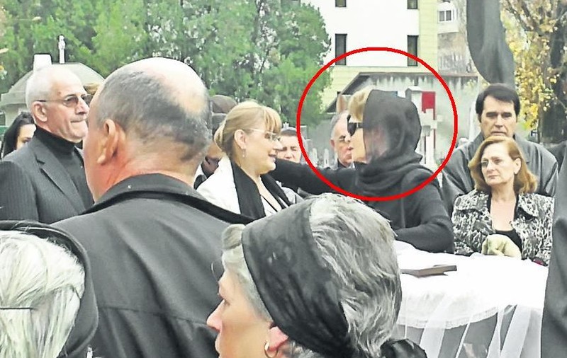 Angela Similea şi-a înmormântat, ieri, mama, în Cimitirul Bellu
