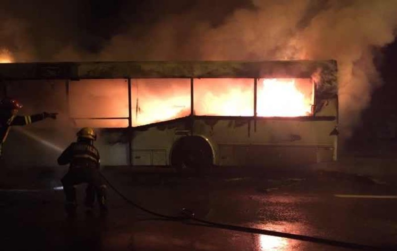 Un autobuz cu muncitori a luat foc la Arad. Coșmar în drum spre serviciu