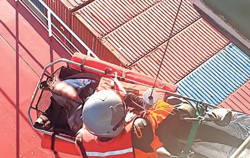 „Miracol în Algarve”. O adolescentă de 17 ani, salvată la 22 de ore după ce a fost luată de vânt și dusă 45 km în larg