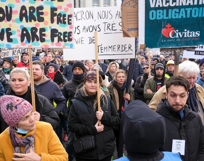 Proteste față de măsurile anti-COVID la Bruxelles. Manifestanții acuză că restricțiile „duc la polarizarea societății”