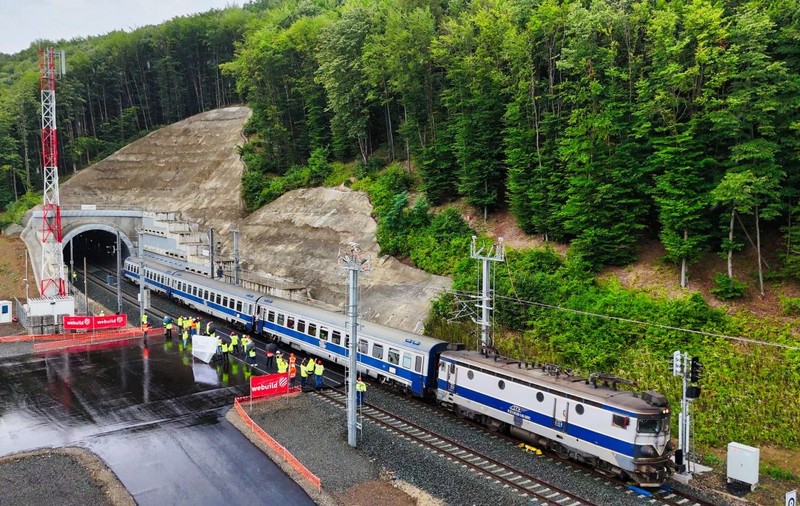 Ultima șansă pentru podurile de pe Valea Jiului: CFR Timișoara reia forțat licitațiile pentru siguranța trenurilor