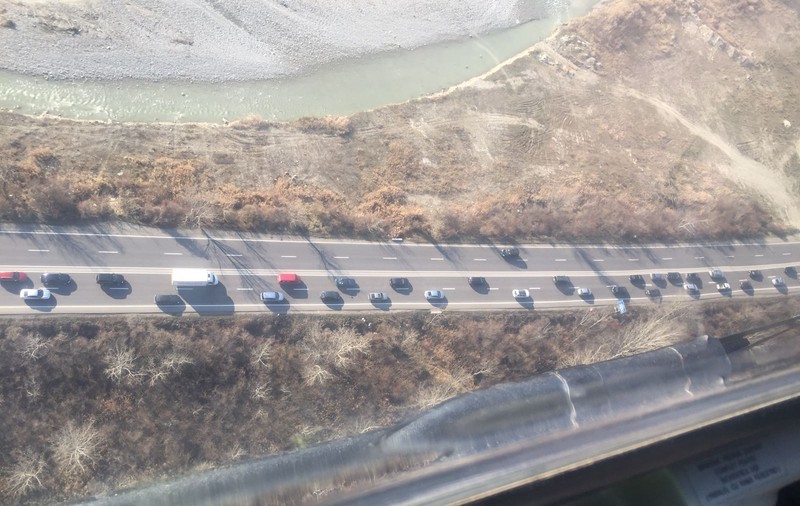 Drumul spre stațiunile montane a fost luat cu asalt. Săcele și Târgoviște, variante ocolitoare pentru șoferii care se întorc de la munte duminică