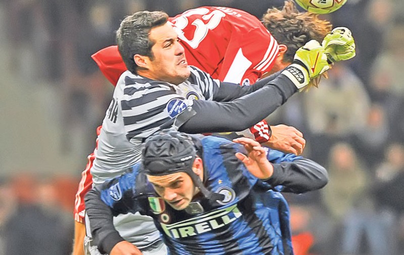 Presa italiană l-a taxat dur pe Chivu, după meciul cu Bayern: "A suferit ca un viţel"
