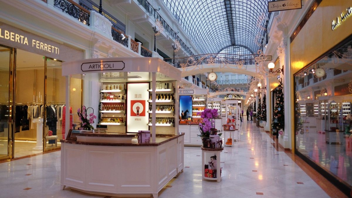Centrul comercial Petrovski Passage din Moscova