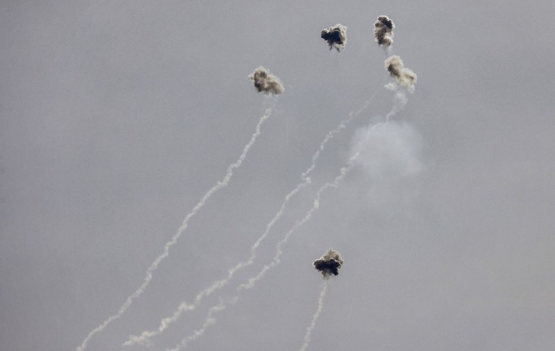 Hezbollah anunță că a tras 100 de rachete asupra Israelului, ca răspuns la uciderea unui comandant al grupării
