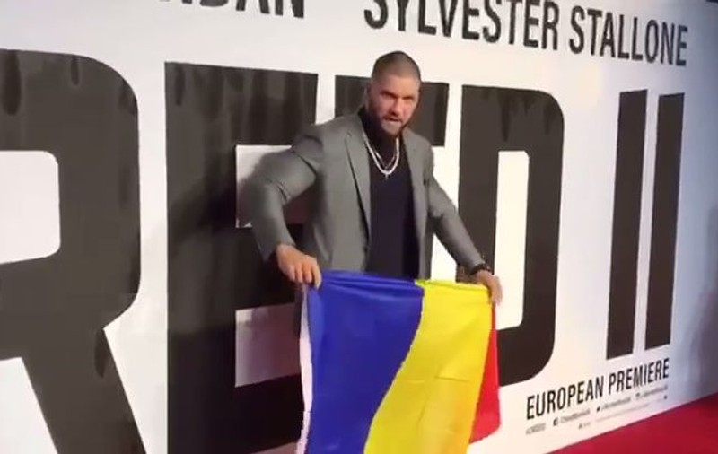 Gest superb făcut de Florian Munteanu, românul care joacă în filmul Creed 2. Cu steagul României la premieră | VIDEO