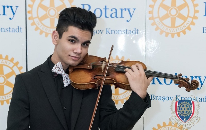 Un violonist din Brașov a obținut o bursă integrală de studiu în Londra la prestigiosul colegiu Purcell. Performanță lui Ioan-Octavian Pârlea la doar 16 ani