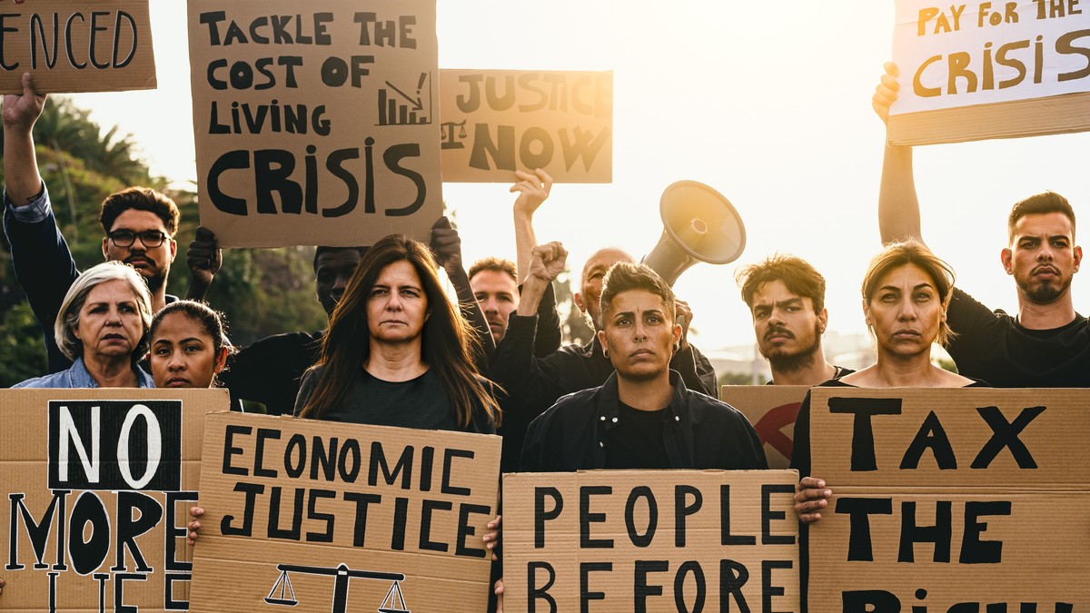 Proteste democtatie shutterstock
