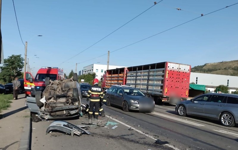 Bulevardul Muncii din Cluj, transformat într-o pistă de curse: accident grav în această dimineață