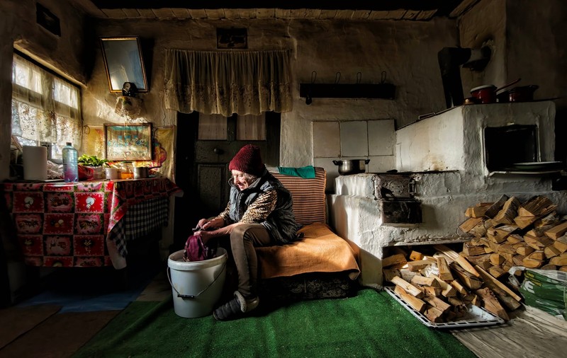 Vlad Dumitrescu fotografiază satele României cu Xiaomi 17 Ultra: „Poveștile pe care le aleg sunt cele care vorbesc despre sufletul românesc, simplitate și legătura profundă dintre om și locul în care trăiește” 