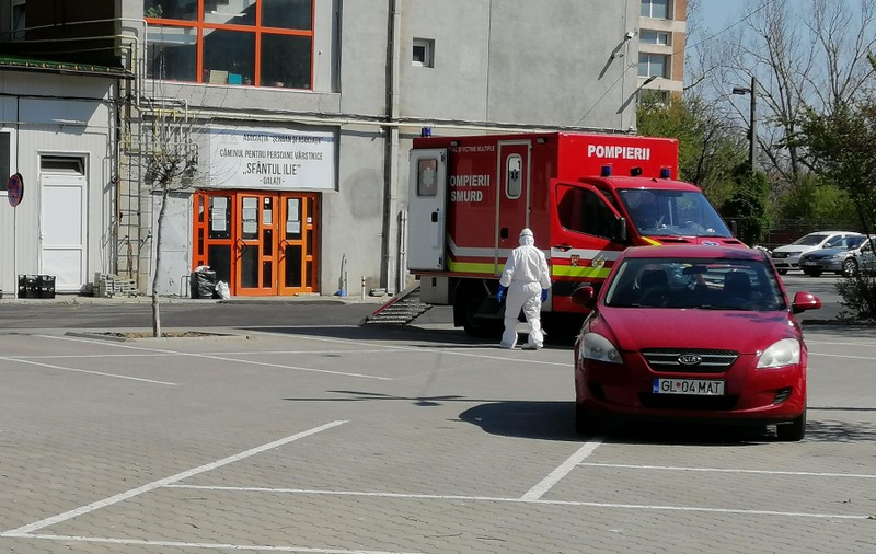 Istoricul revoltător al infectărilor de la azilul unde au murit 18 bătrâni și 72 sunt bolnavi. Directoarea care a adus virusul și moartea unei femei ținute sub tăcere