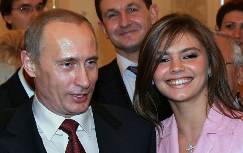 SUA au decis în ultimul moment să nu o sancționeze pe presupusa amantă a lui Putin, Alina Kabaeva. Care este motivul