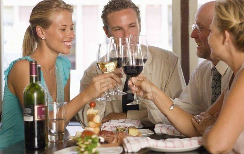Peste 600.000 de români îşi sărbătoresc onomastica de Sf. Vasile