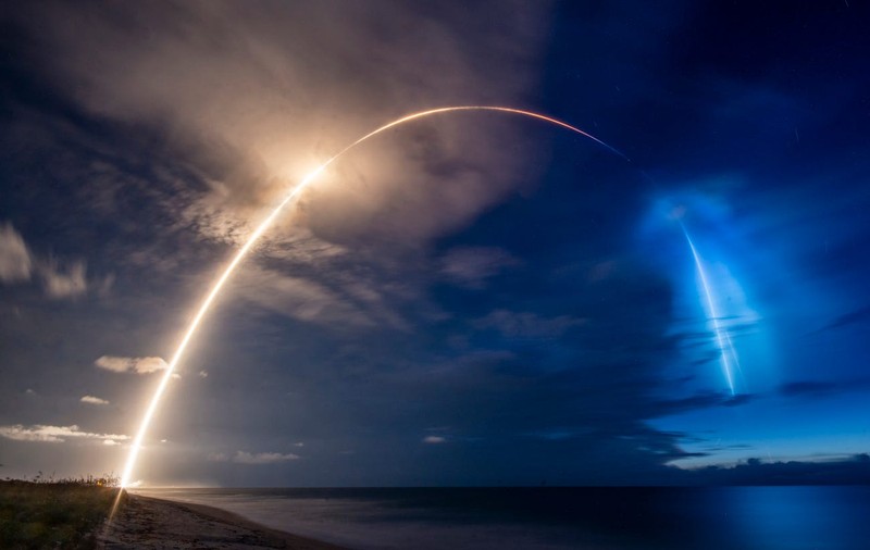 Nor multicolor peste Atlantic. Efectul spectaculos produs de racheta lansată de SpaceX