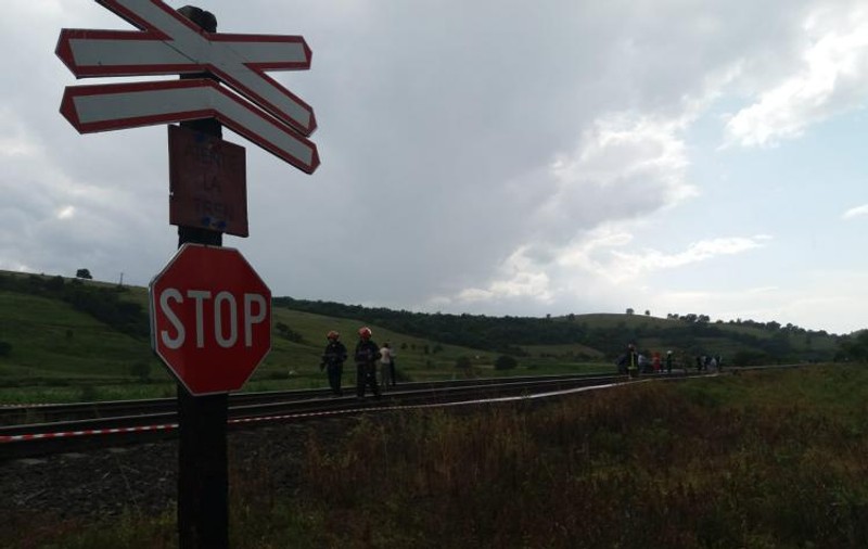 Accident feroviar mortal la Gârbău, în județul Cluj. Două persoane au decedat. Traficul feroviar a fost întrerupt