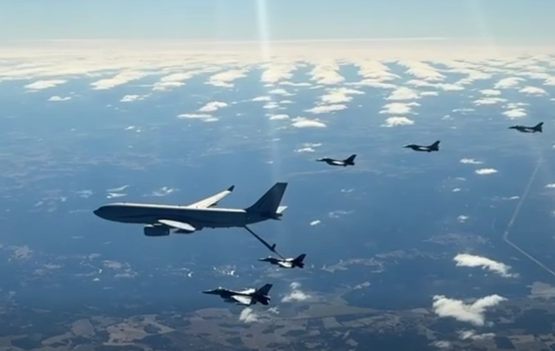 Piloții români de F-16 exersează realimentarea în zbor: „Consolidăm capacitatea NATO de reacție rapidă”