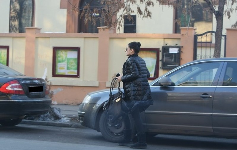 SERGIU NICOLAESCU A MURIT | Îmbrăcată în doliu, SOȚIA REGIZORULUI se pregătește de ÎNMORMÂNTARE! VIDEO
