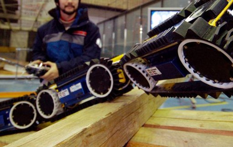 Au inventat şarpele robot ca să-şi spioneze inamicii