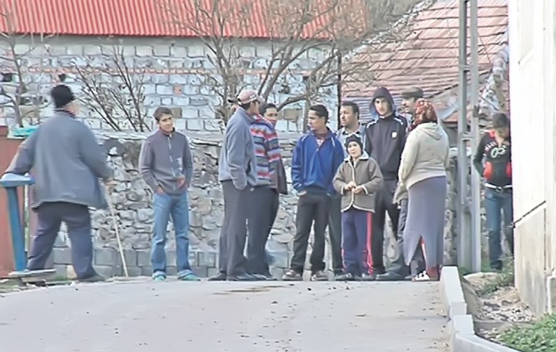 Românii şi maghiarii au vrut să le dea foc ţiganilor