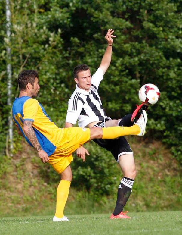 Mutu are o poftă mare de gol în amicale. Foto: Facebook.com
