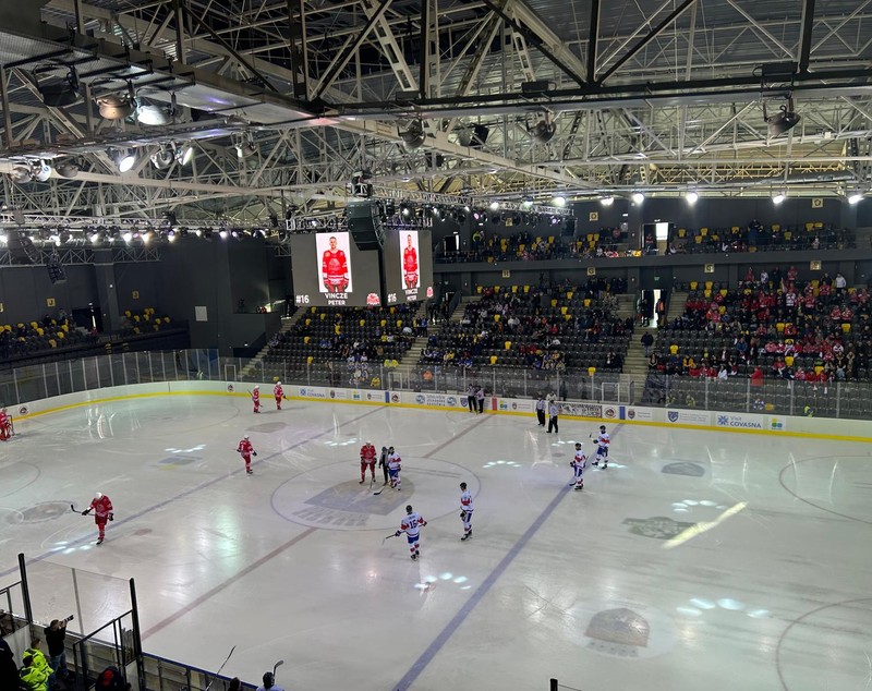 Campionatul Mondial de hochei pe gheață de la Sfântu Gheorghe, cea mai tare competiție sportivă a anului în România. „Le-am spus despre Dracula, dacă e nevoie, îi ducem cu trenulețul la berărie”