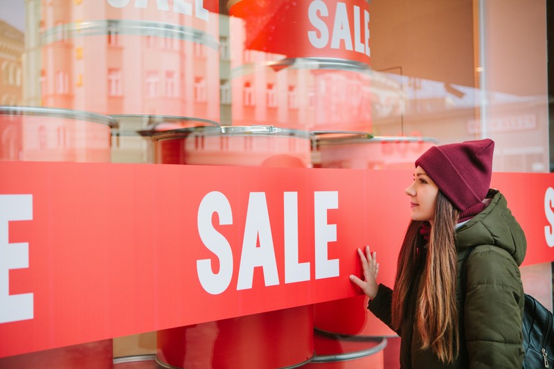 „Mirajul” reducerilor s-ar putea să vă afecteze puternic economiile. Foto: 123rf.com