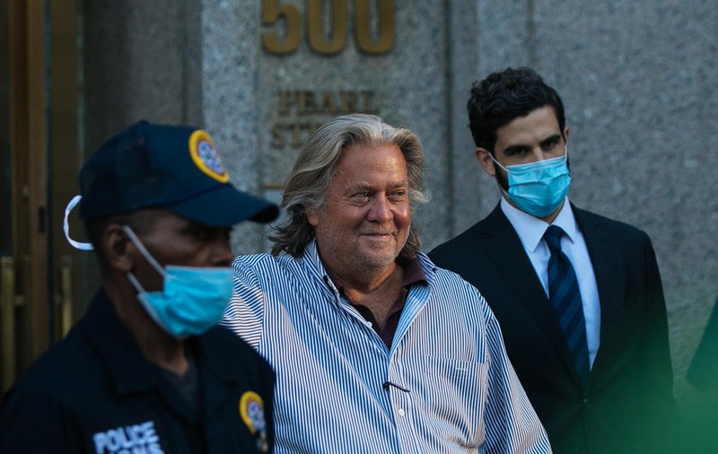 Steve Bannon, fostul strateg al lui Trump, arestat pentru ”deturnare de fonduri” în legătură cu zidul de la granița SUA-Mexic. Reacția președintelui SUA