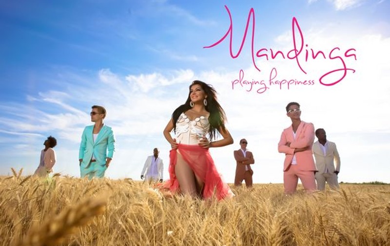"Playing happiness", alături de Mandinga