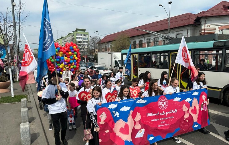 Sute de persoane care se opun avortului au ieșit în stradă, în mai multe orașe din țară. „Cândva, va deveni de negândit”