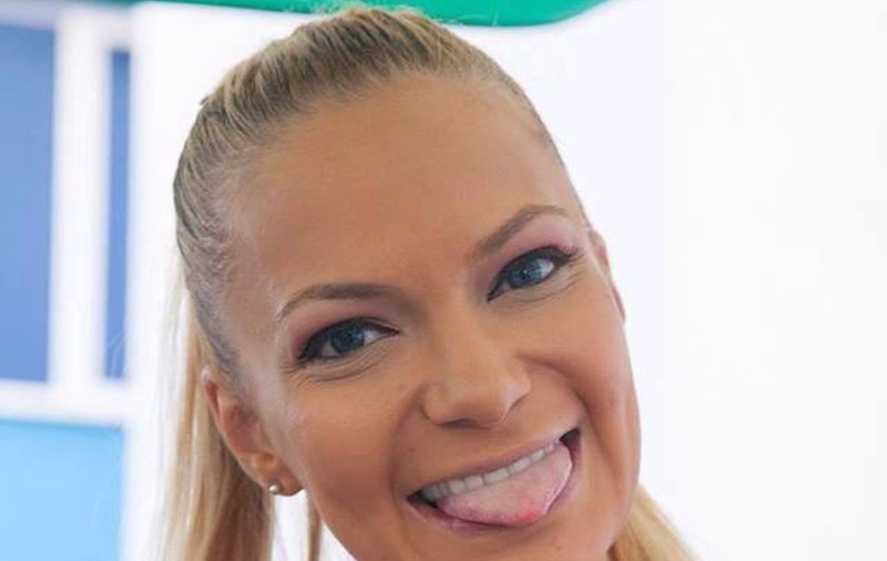 Ce ŢINE ANDREEA ANTONESCU în POŞETĂ! AI MAI VĂZUT ATÂTEA într-o GEANTĂ?
