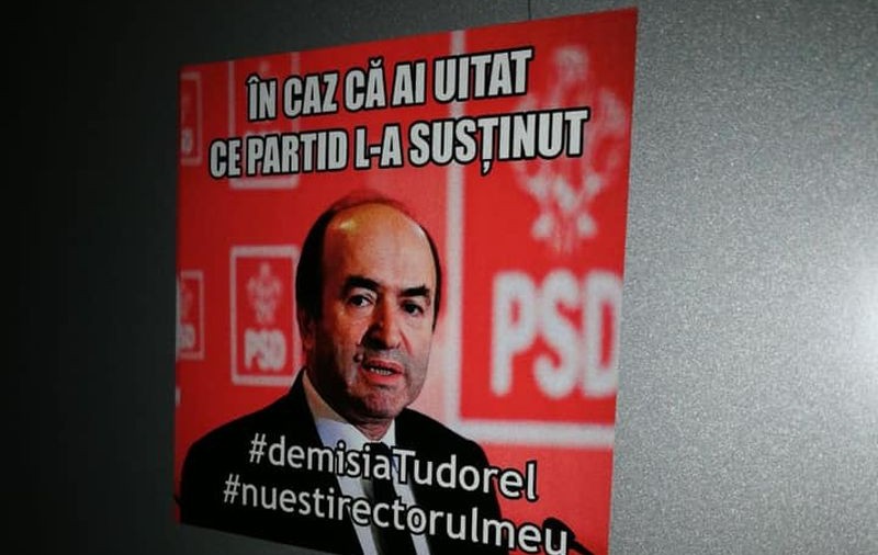 Iașiul împânzit de afișe cu mesaje împotriva lui Tudorel Toader