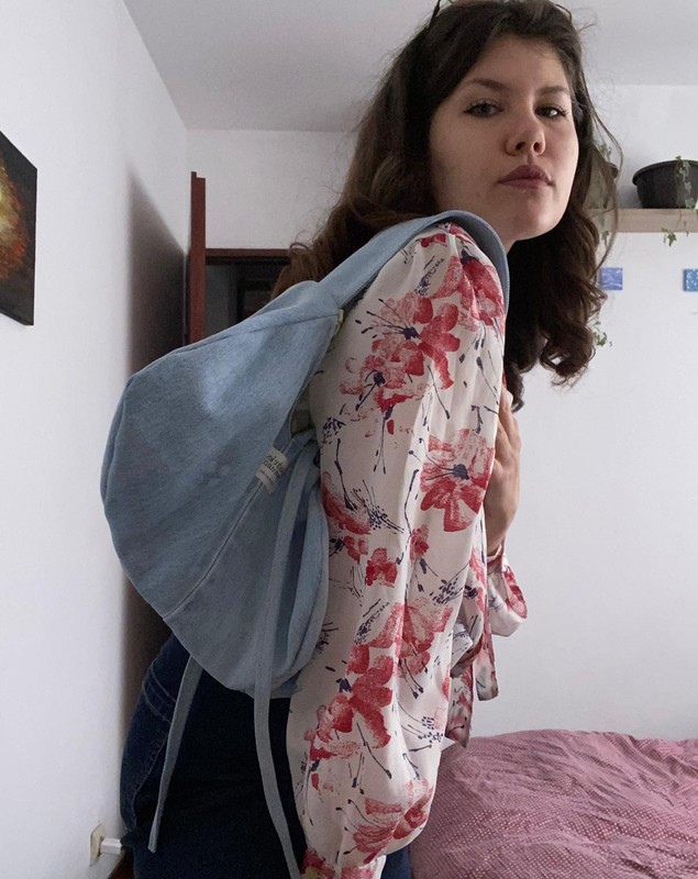 A doua viață a hainelor: cum funcționează programul Inditex și ce fac tinerii pentru a recicla. „Transform blugii uzați în accesorii: genți, gulere sau topuri”