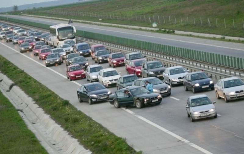 Circulația pe Autostrada Soarelui către litoral este îngreunată miercuri dimineață. Coloană către litoral