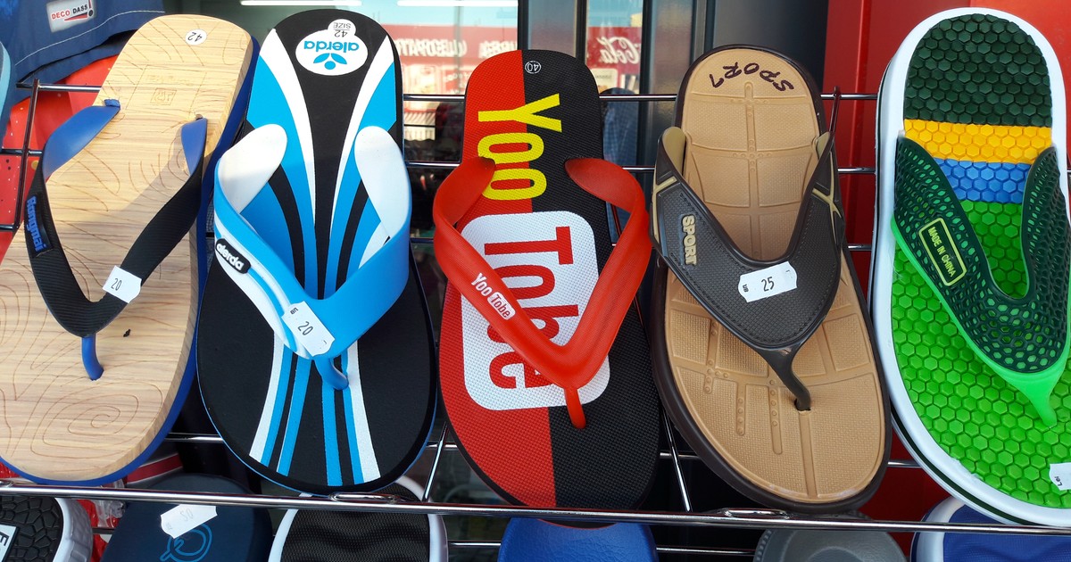 Nici bine nu s-a deschis sezonul pe litoralul românesc că deja acesta a fost invadat nu doar de turiști dar și de falsuri și produse contrafăcute.