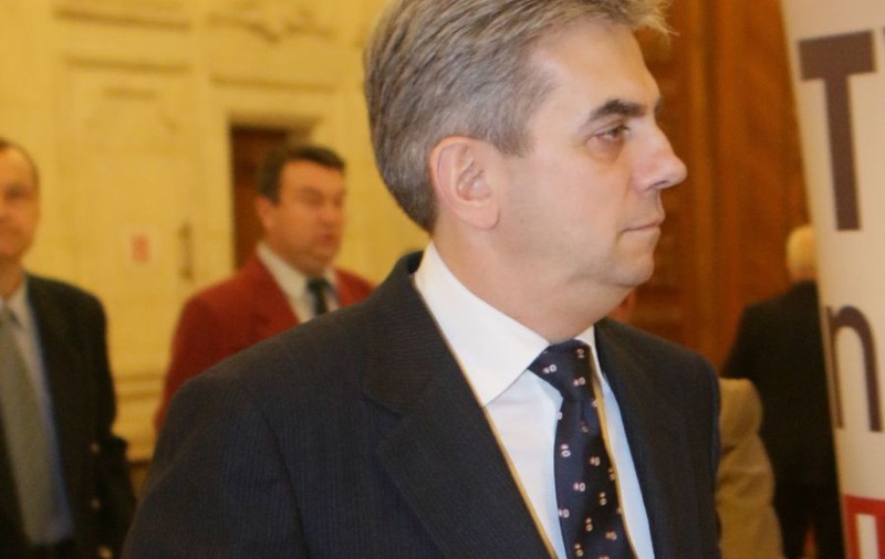 CUTREMUR ÎN GUVERN! Eugen Nicolăescu PLEACĂ DE LA SĂNĂTATE! Miniştrii liberali îşi VOR DA DEMISIA până la PRÂNZ
