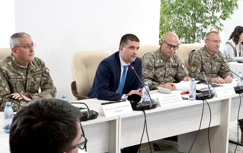 Radu Miruță a venit cu trei generali la audierile din comisiile parlamentare și a fost acuzat că i s-au „șoptit” răspunsuri. Foto: Hepta